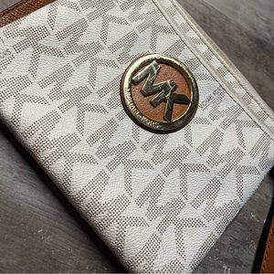 Michael kors crossbody bag